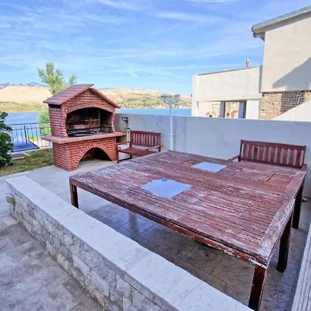Sea View & Pool Appartamento Pag Town