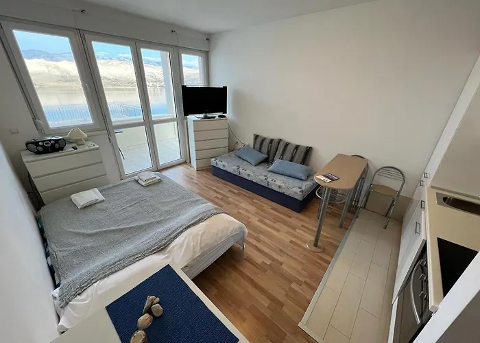 Sea View & Pool By Pag Tours شقة *